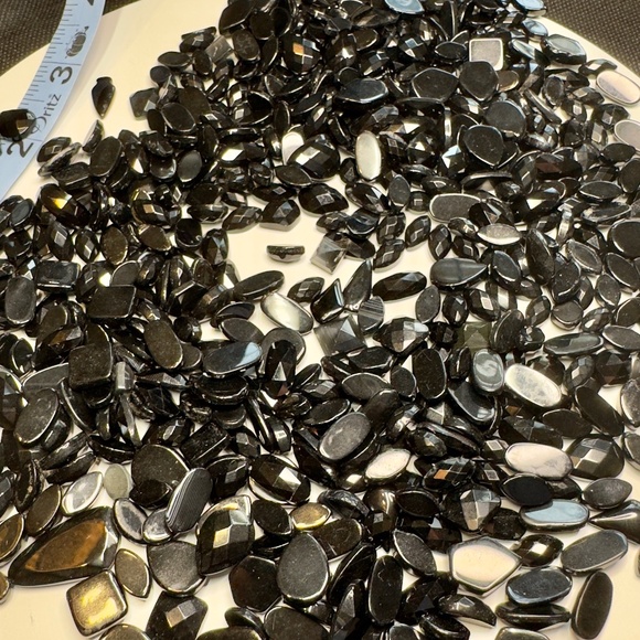 Large lot of faceted small black gemstones perfect for jewelry making - Picture 4 of 4